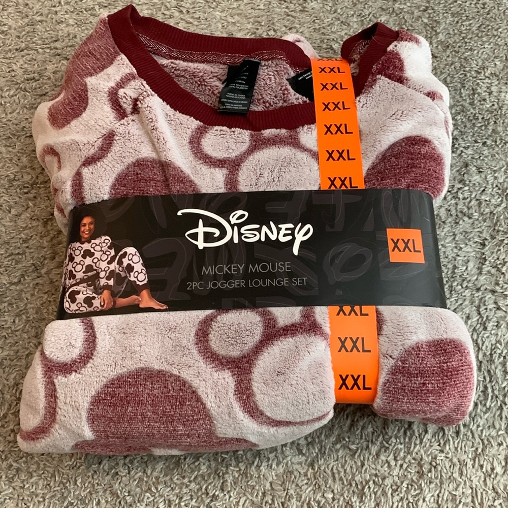 NWT Women Disney lounge set XXL